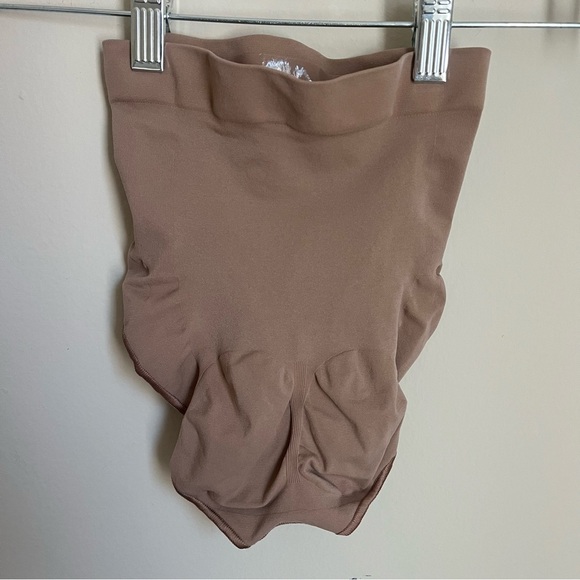Skims NWOT Mid Waist Brief (size Sm) in Sienna - Picture 3 of 3